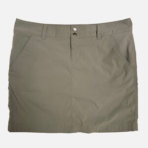 Columbia Olive Green Tech Skort Women 12 Athletic Golf Preppy Outdoor Sporty UPF